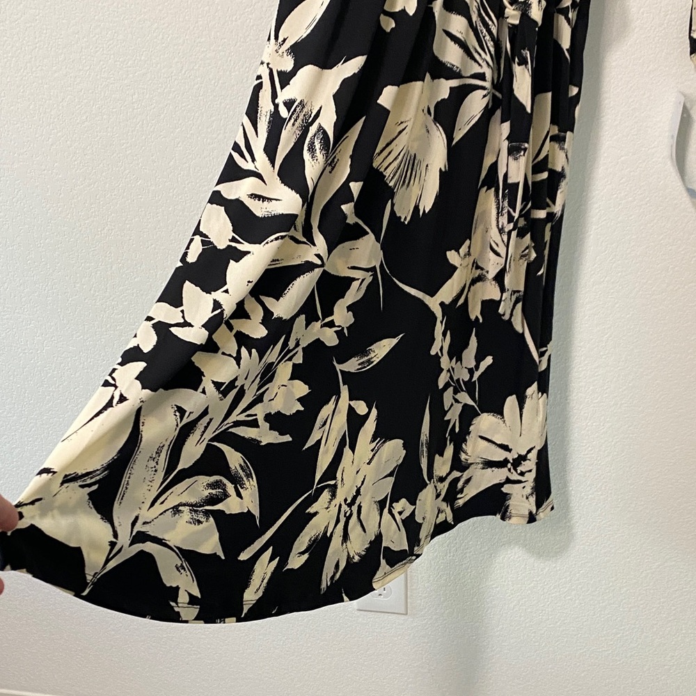 Women’s Keyhole Side Tie Flare Black and Cream Floral Dress - Picture 2 of 8